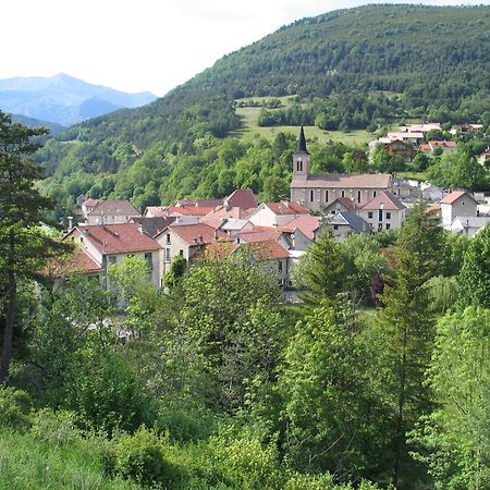 Hotel Restaurant Les Alpins Saint-Julien-en-Beauchene Exterior photo