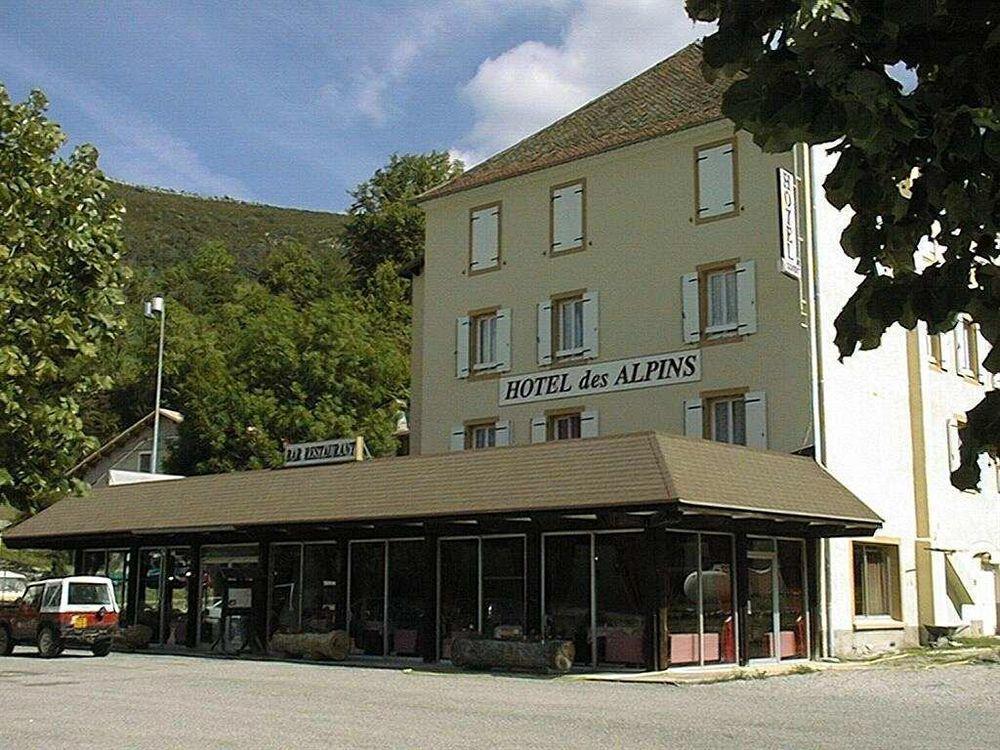 Hotel Restaurant Les Alpins Saint-Julien-en-Beauchene Exterior photo